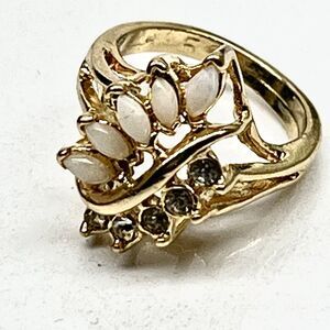 Uncas Cocktail Ring~ Faux Opal ~Rhinestone ~Gold Tone ~ Size 4.5 ~Vintage New